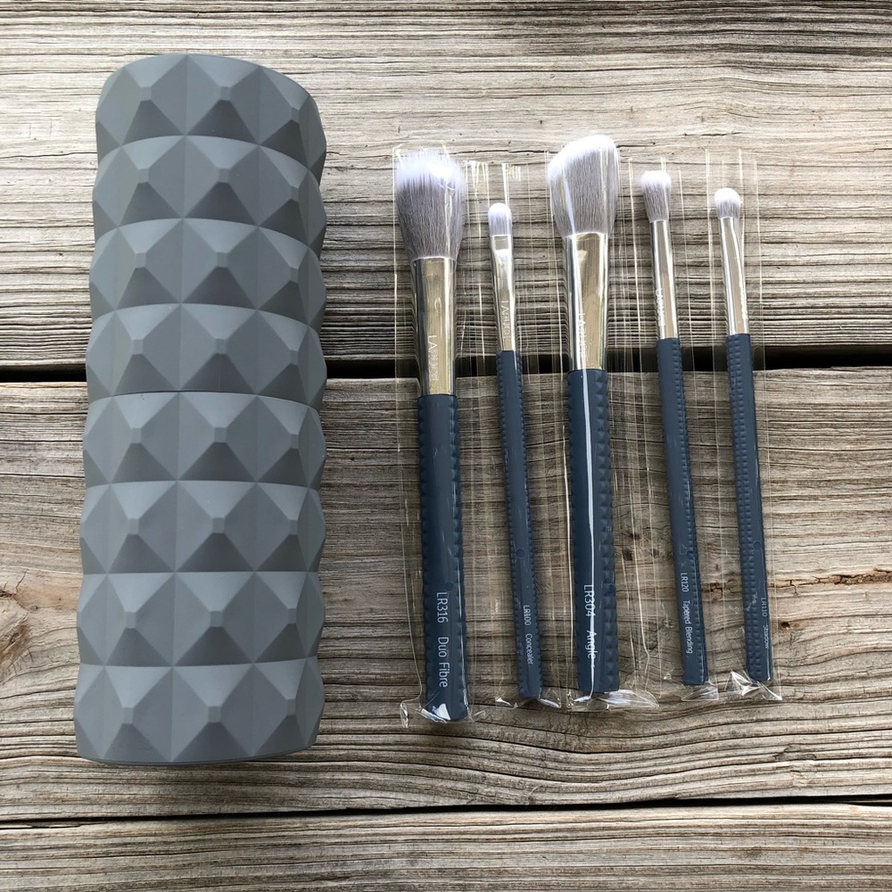 LARUCE BEAUTY Christine Makeup Brush Set w/ Case